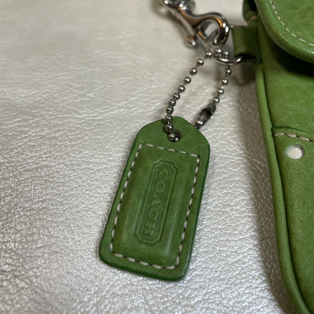 Coach Vintage Rare Green Pebbled Leather Soho Wristlet - Picture 17 of 17